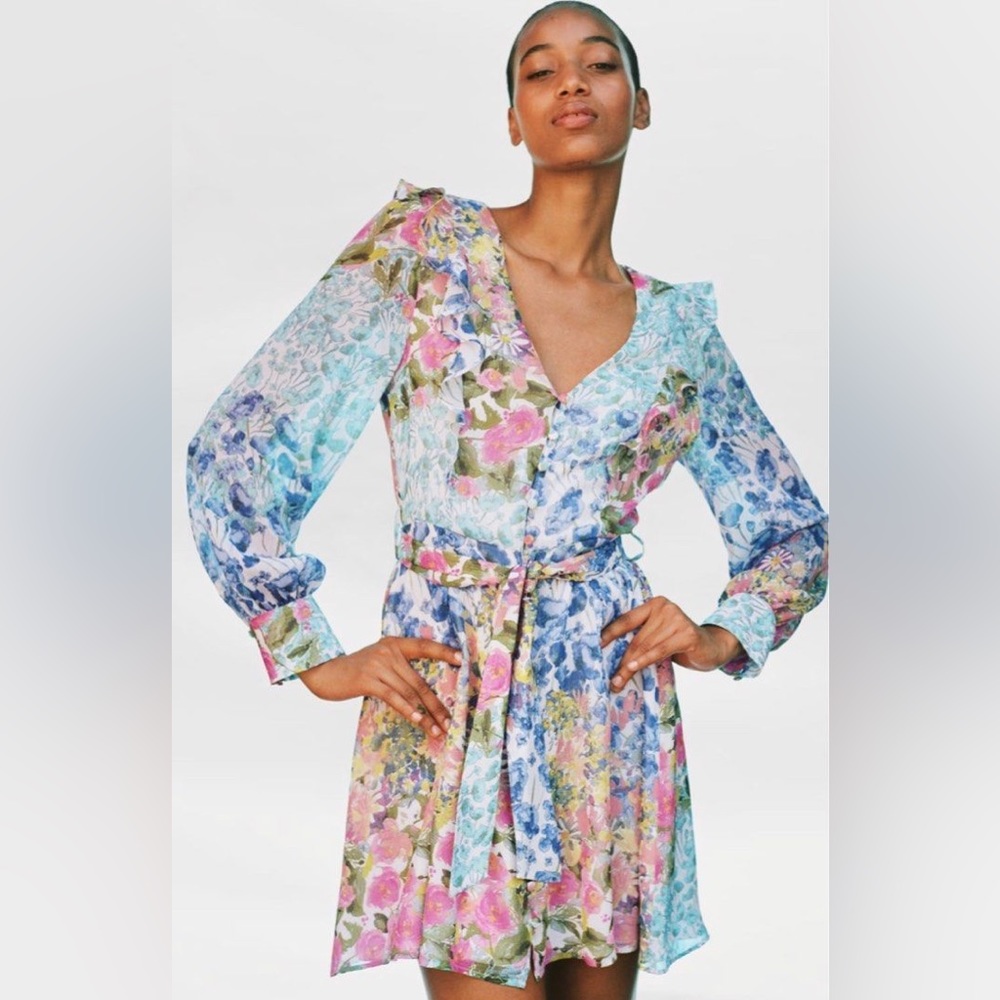Multicolored short floral dress with balloon sleeves, belt & buttons in front